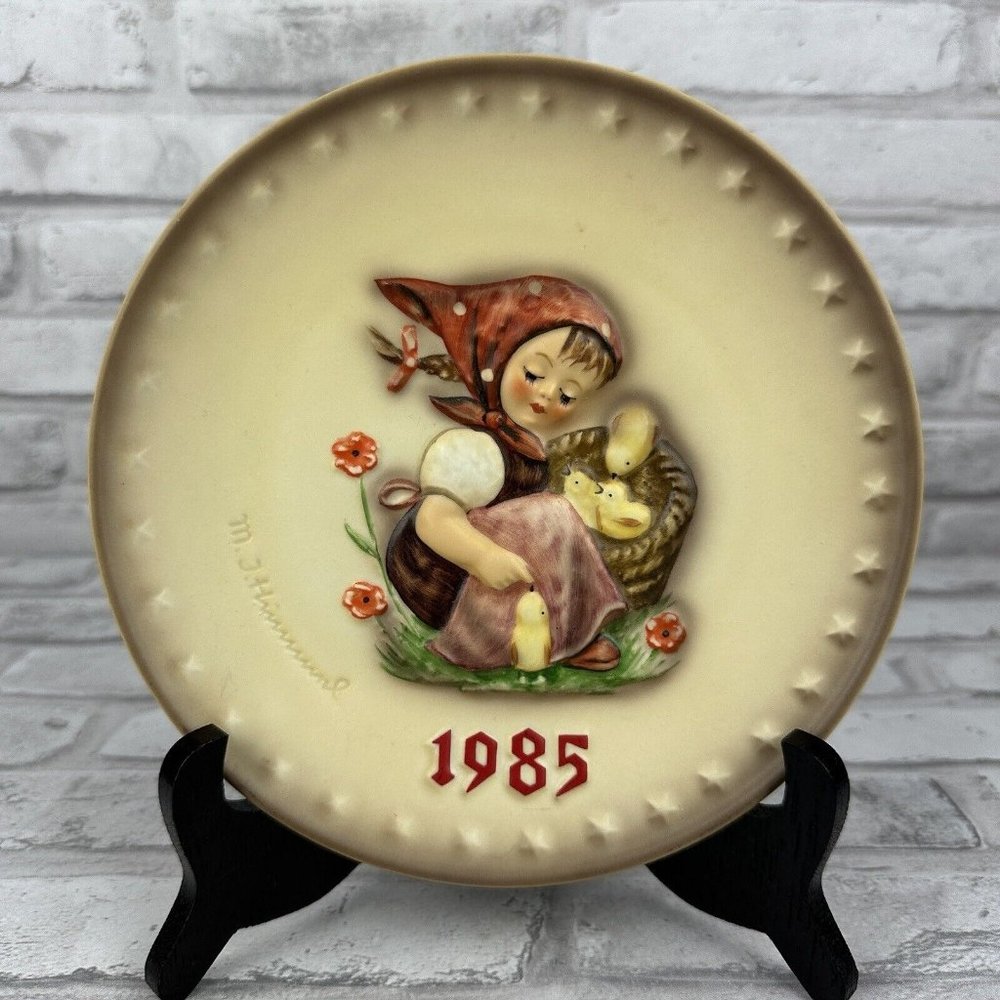 Hummel 1985 Annual Plate Girl With Chicks No 278 Goebel Germany 7.5 Inches